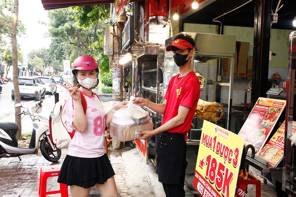 Gọi 028.888.99.199 để đặt combo gà nướng tại Đệ Nhất Gà Nướng Vũng Tàu