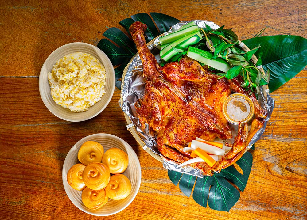 Combo gà nướng 175K gồm gà nướng, xôi đậu xanh/xôi bắp và 6 bánh bao chiên tại Đệ Nhất Gà Nướng An Lạc, Quận Bình Tân